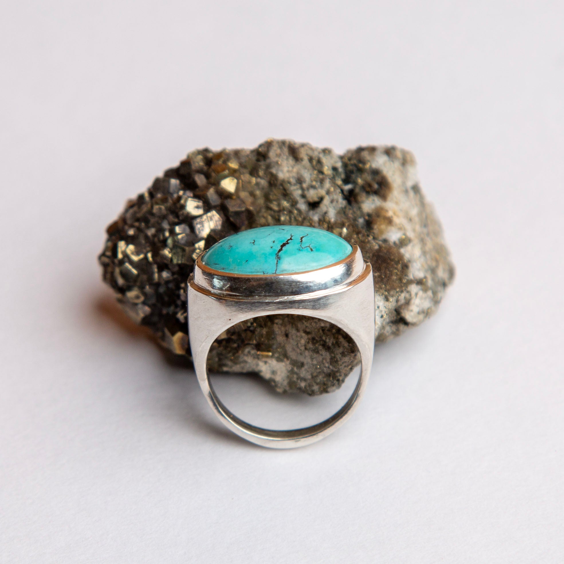 Ziggurat ring