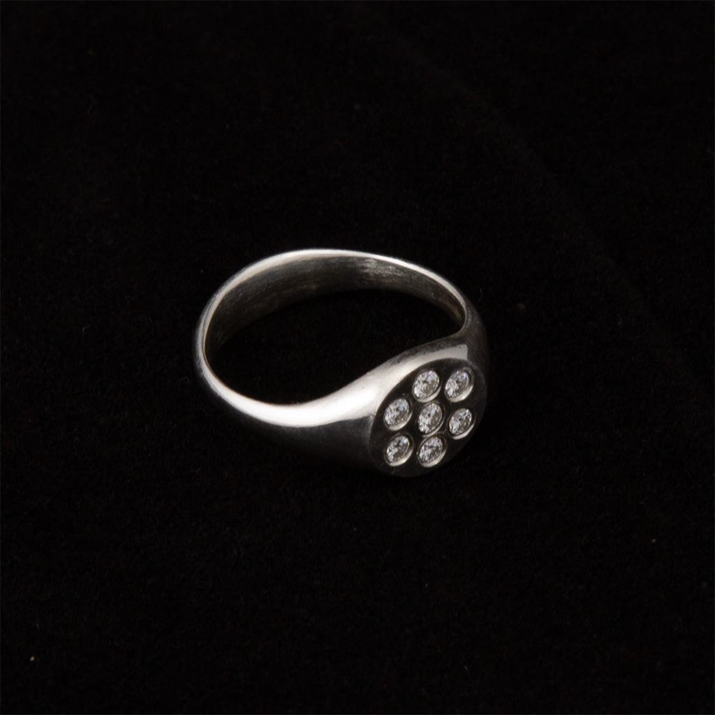 7 stones signet