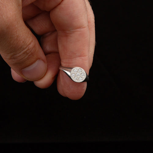 7 stones signet