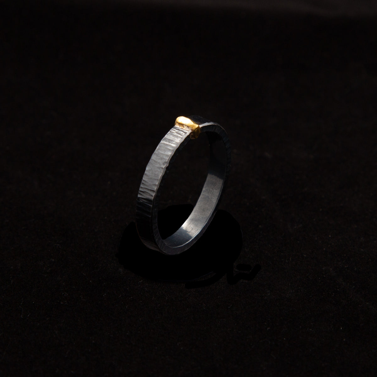 Keystone Hammered Kintsugi Band