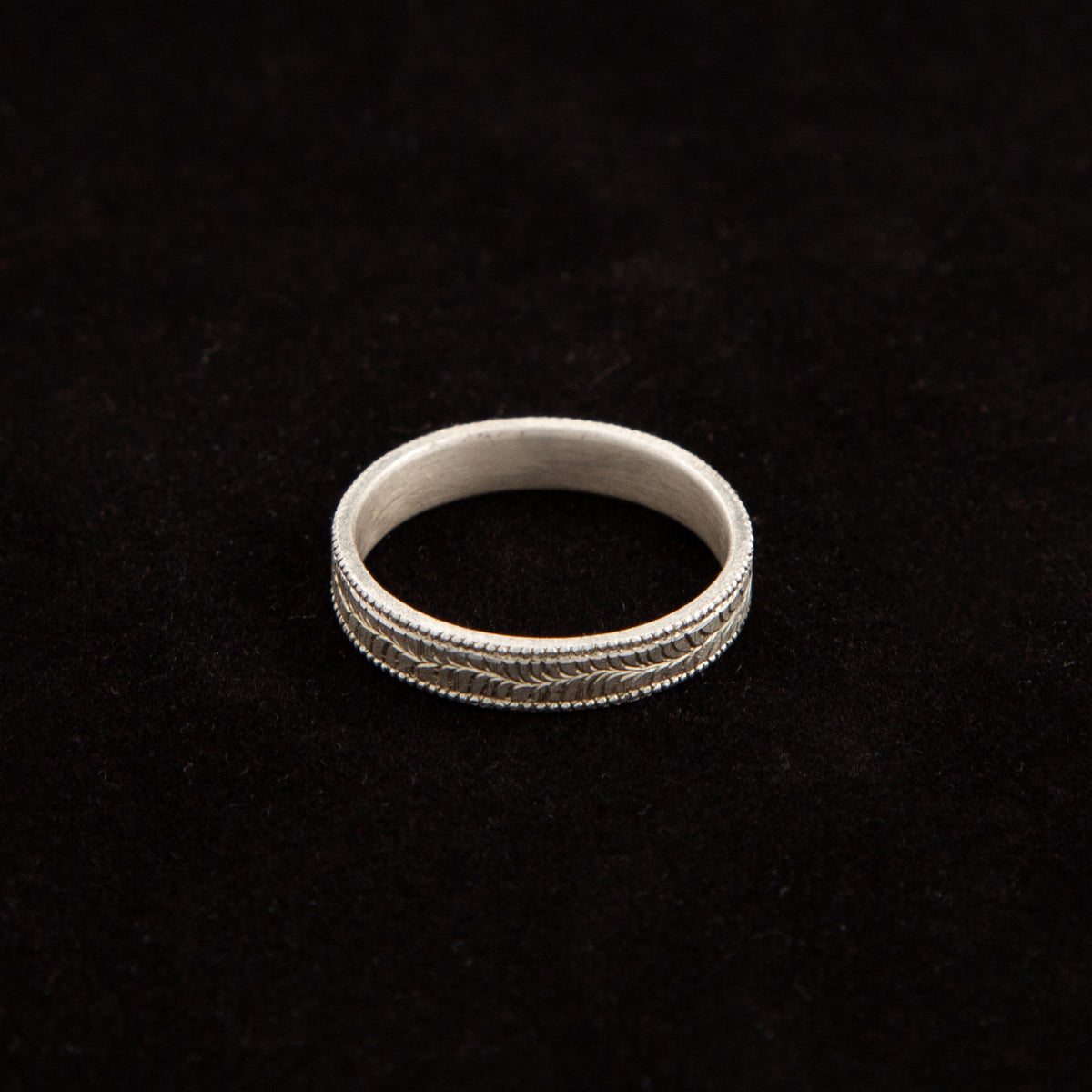 Floral engraved band