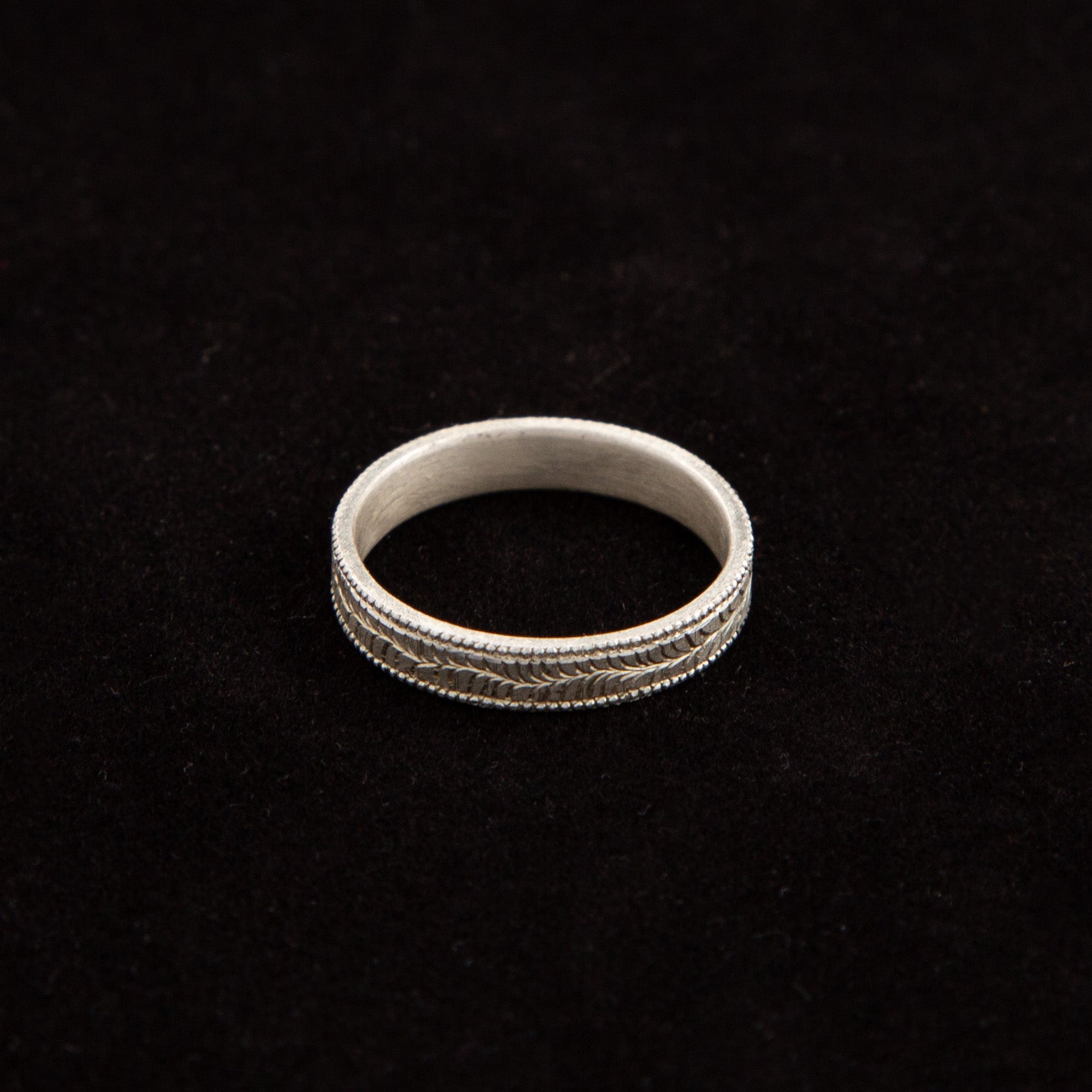 Floral engraved band