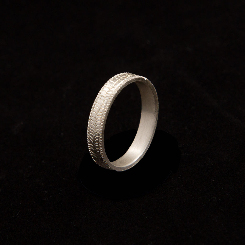 Floral engraved band