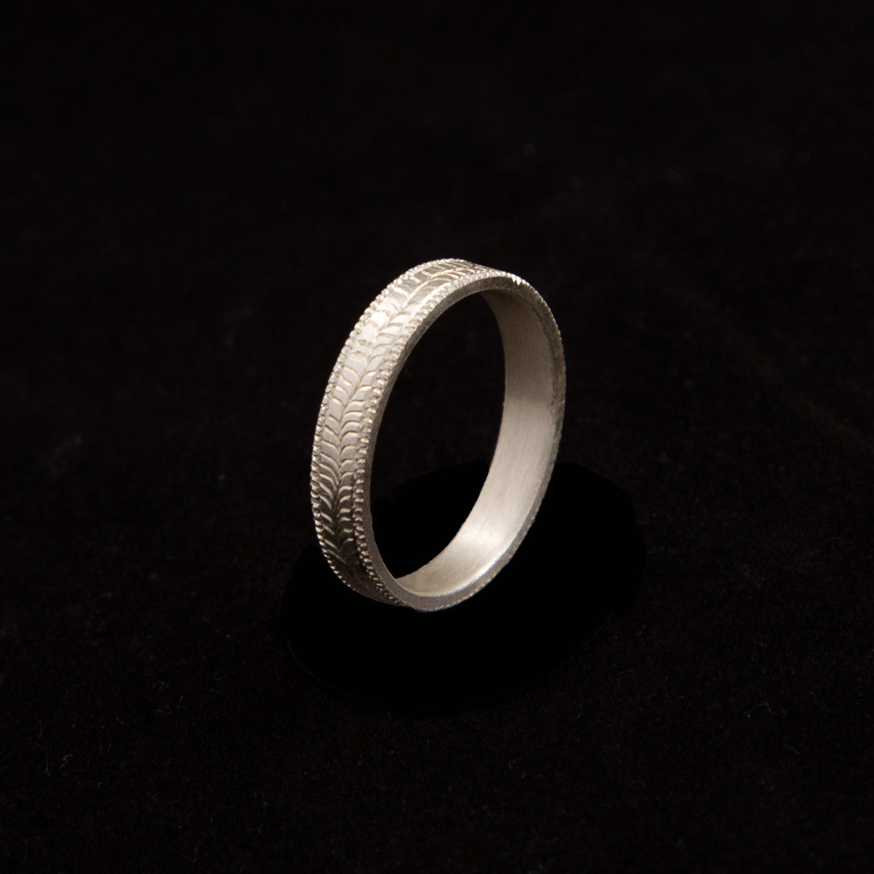 Floral engraved band