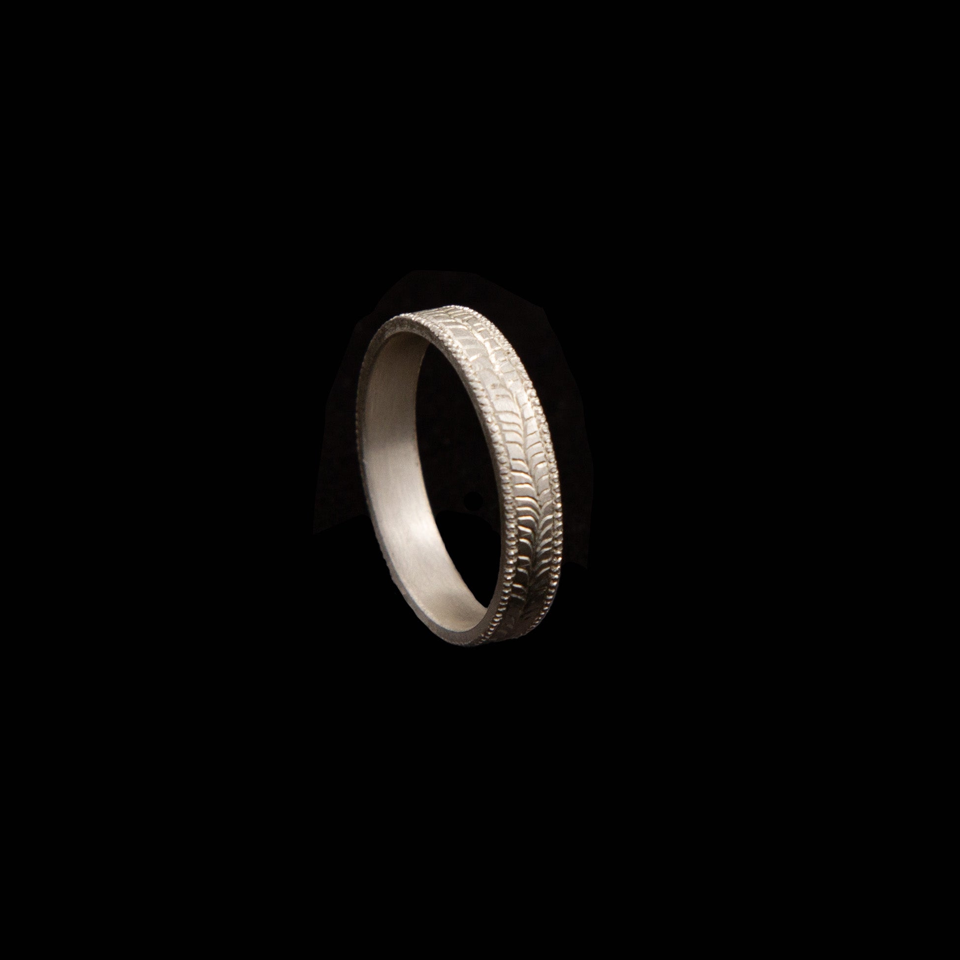 Floral engraved band