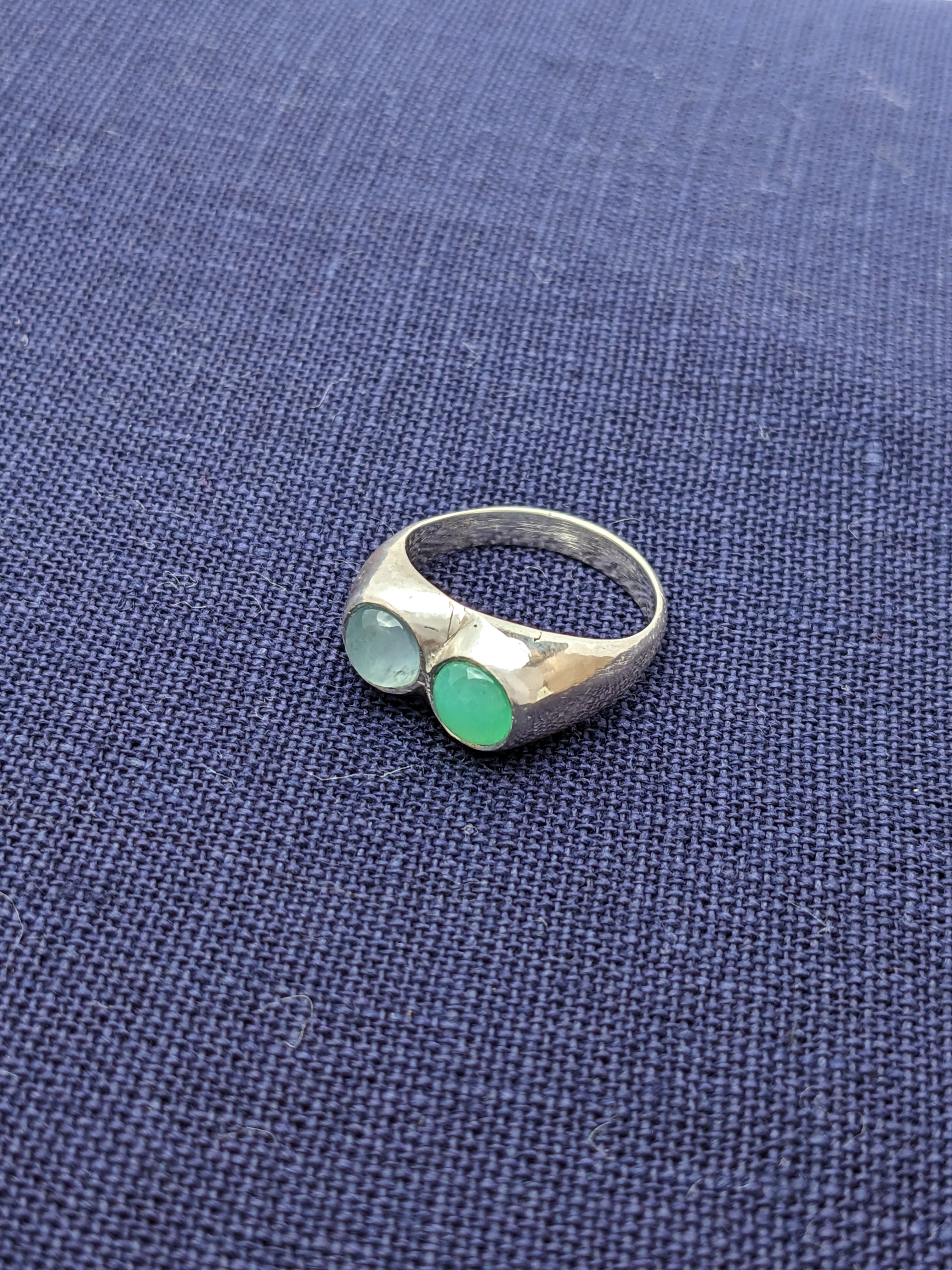 Chrysoprase and moonstone in silver